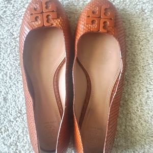 Tory burch brown snakeskin flats size9